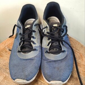 MENS NIKE SNEAKERS SIZE US 8.5 DARK BLUE LACE UP WHITE TIRM WEAR AND TEAR PRESEN